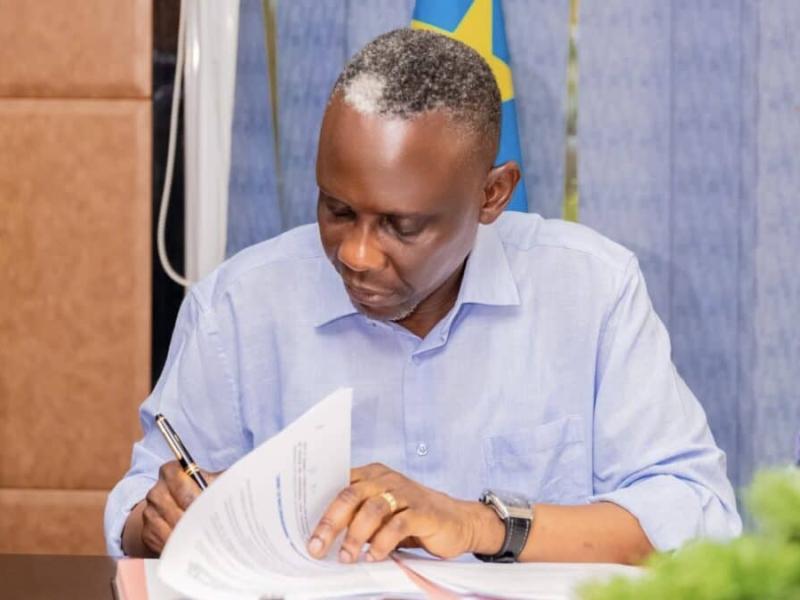 Le ministre des ITP John Banza