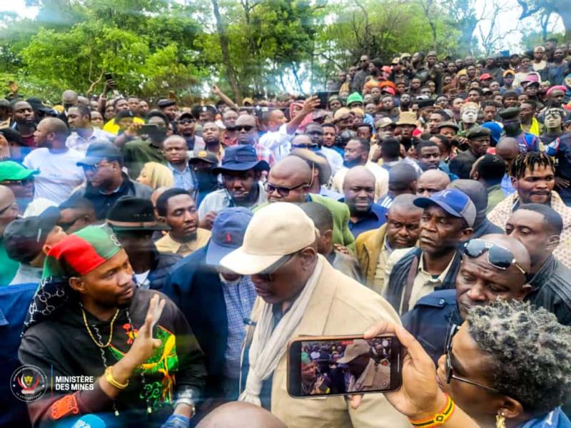 Le ministre Louis Watum en visite d’inspection sur le site minier de Mulondo après l’éboulement