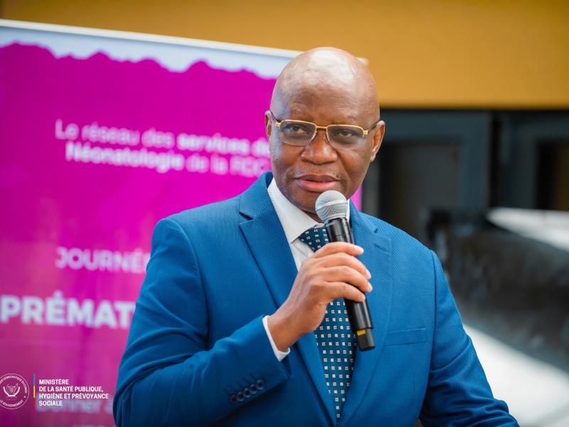 Le Ministre de la santé Roger Kamba 