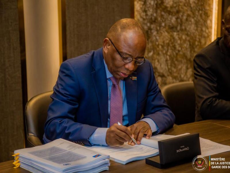 Le ministre Guillaume Ngefa signe le PRODOC pour accélérer la réforme judiciaire en RDC