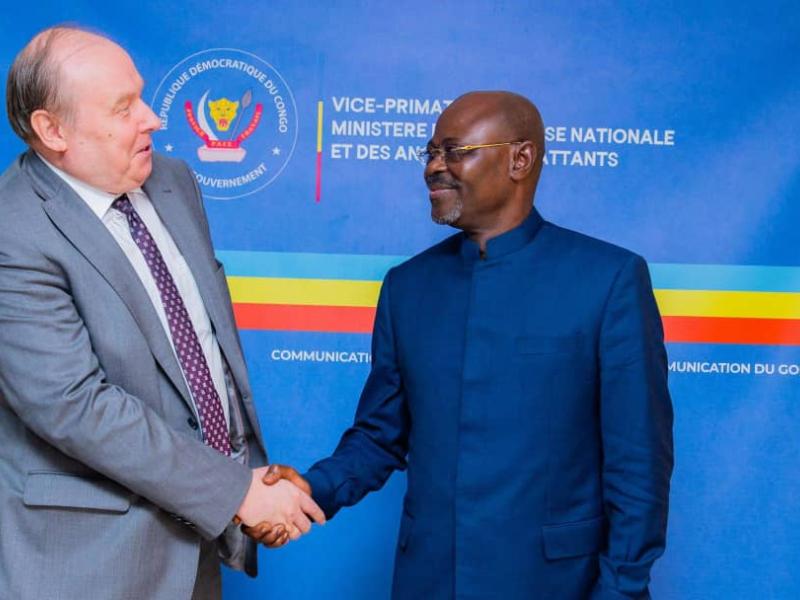 L’ambassadeur de la Russie en RDC, Karl Tikhazé, reçu par le VPM Guy Kabombo Muadiamvita