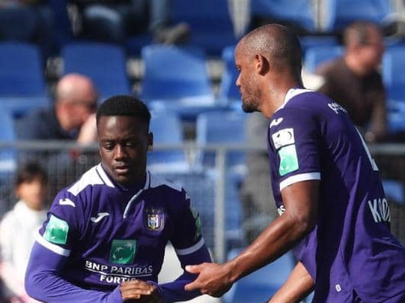 Thierry Lutondo et son ancien coéquipier d'Anderlecht Vincent Kompany. [Photo d'illustration]