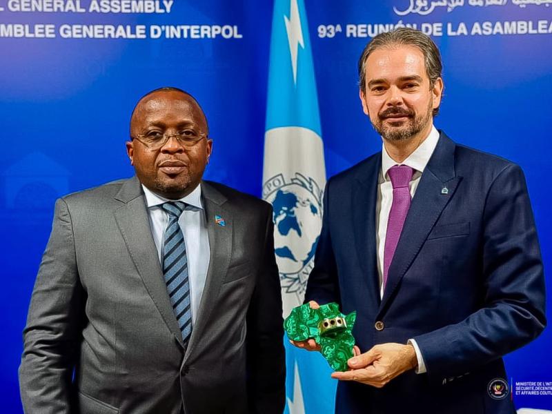 Jacquemain Shabani et le Secrétaire général d’Interpol Valdecy Urquiza [photo d'illustration]