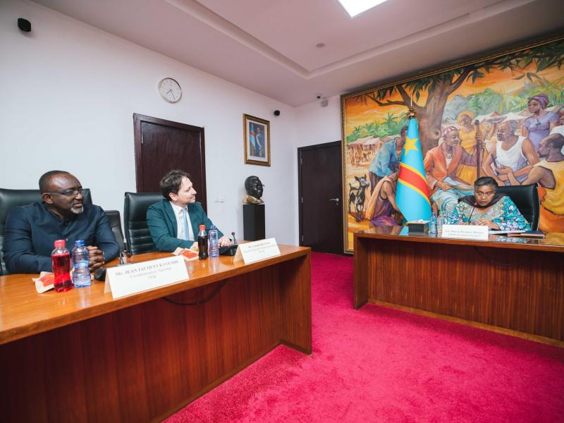 Judith Suminwa et Felipe Paullier sous-secrétaire général de l'ONU à la jeunesse, ainsi que Nassim Bennani DG de l'ITIE [photo d'illustration]