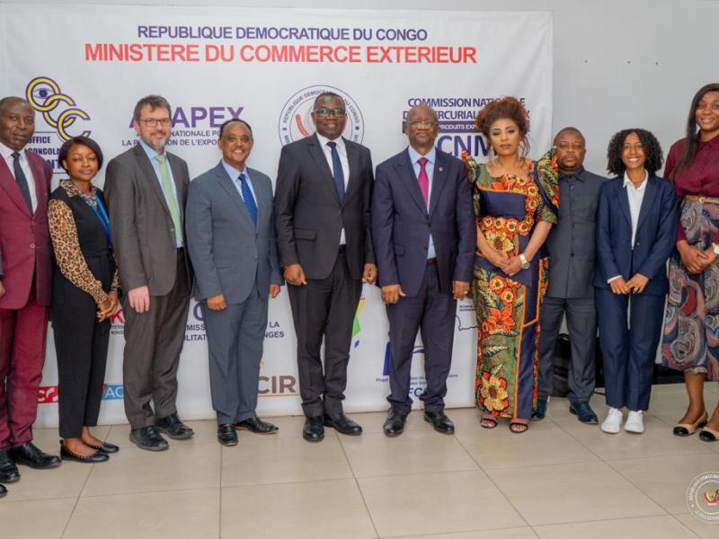 La délégation de la Banque Mondiale conduite par Binyam Reja, responsable du Transport et des Infrastructures reçu par le ministre Julien Paluku Kahongya