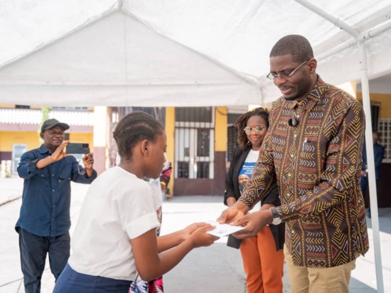 Le député national, élu de la Funa, Eric Tshikuma procède au lancement de la bourse "Patrick Muyaya"