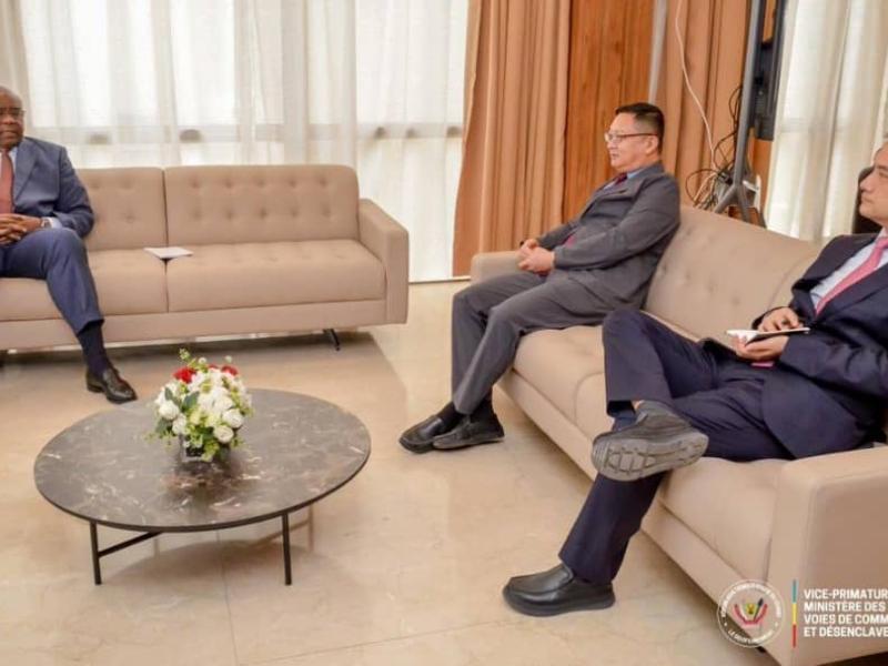 Jean-Pierre Bemba échange avec l’ambassadeur Zhao Bin sur les projets de transport en RDC