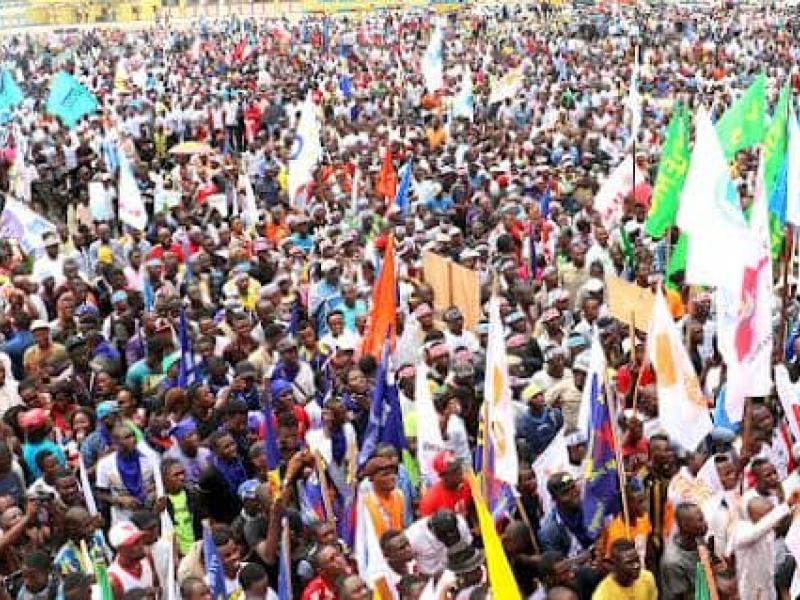 Des partisans des partis politiques assistant à un rassemblement [photo d’illustration]