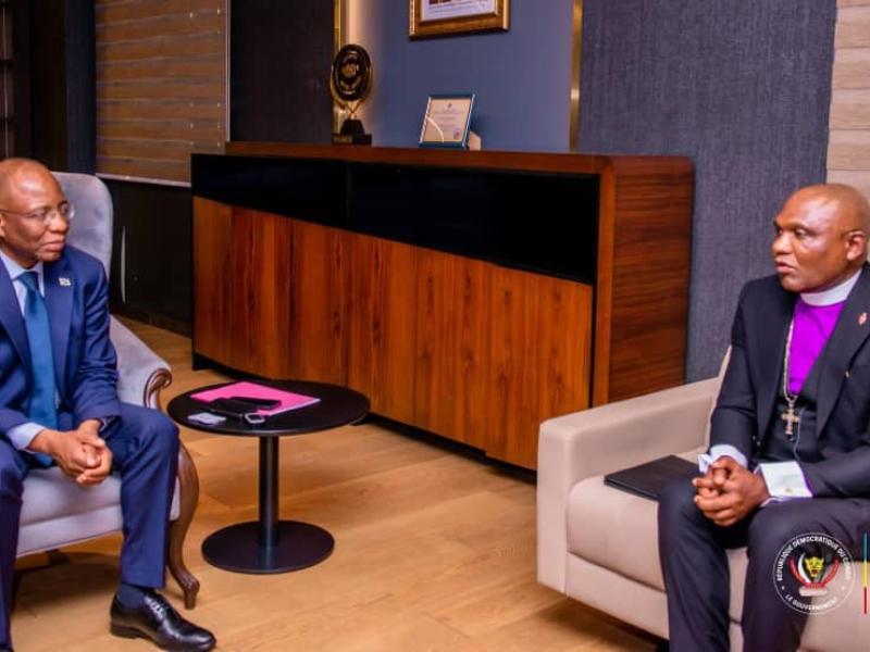 Mgr Nelson Kalombo, nouvel évêque de la région épiscopale de l’Église méthodiste du Katanga, reçu par le ministre Guillaume Ngefa