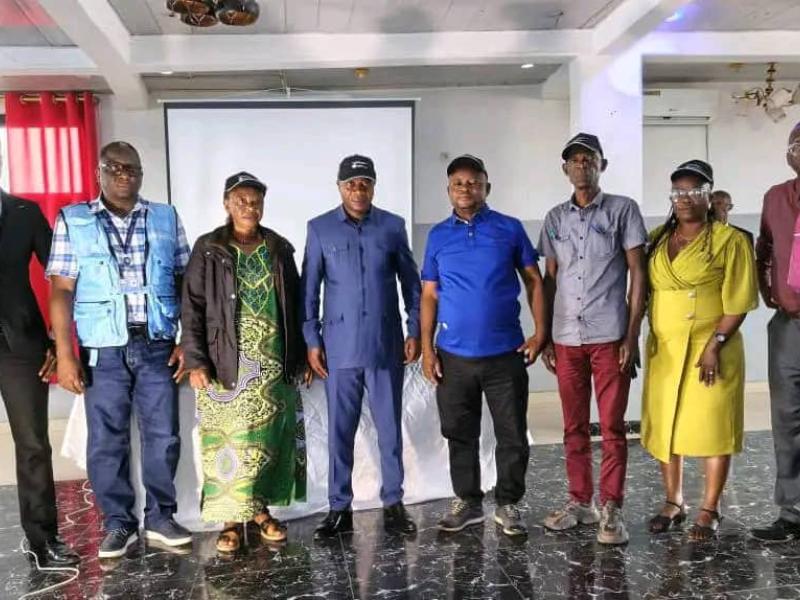 Une photo de famille après le lancement de l'atelier par le vice gouvernement Djoley Bokele