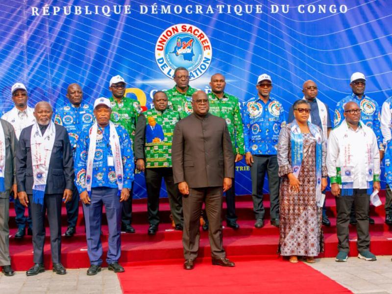 Le Président Félix Tshisekedi entouré par les membres de l'Union sacrée de la nation [photo d'illustration]