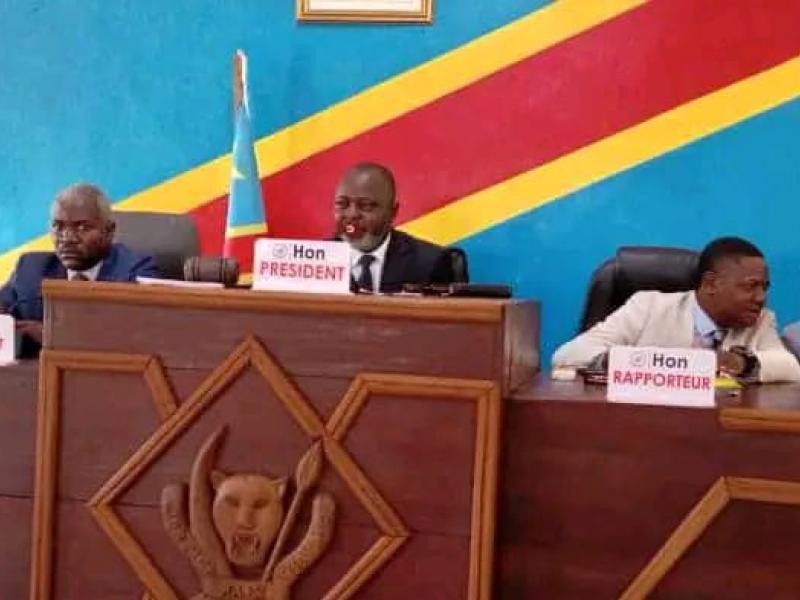 Les membres du Bureau de l’Assemblée provinciale du Kasaï au perchoir, en pleine séance plénière