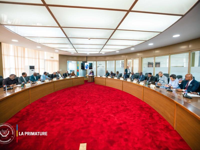 Réunion de haut niveau présidée par la Première Ministre Judith Suminwa, en vue du rétablissement de l’autorité de l’Etat à Uvira