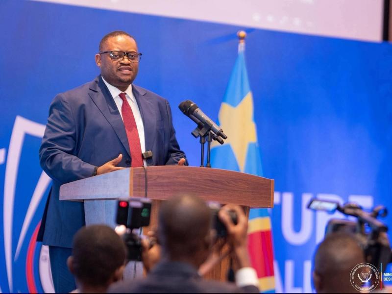 Doudou Fwamba Likunde Li-Botayi,  ministre des Finances en RDC 