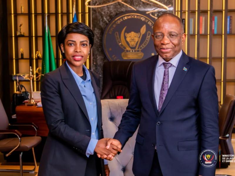 Le ministre Guillaume Ngefa, et la journaliste Hariana Veras, correspondante à la Maison Blanche [photo d'illustration]