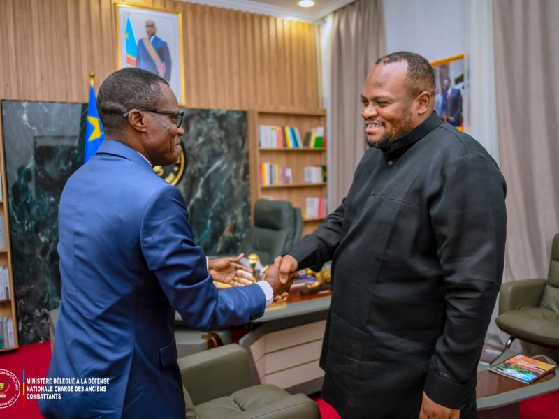 Le ministre délégué à la Défense nationale, Eliezer Ntambwe Mposhi, et le Gouverneur de Kinshasa, Daniel Bumba, mercredi 14 janvier 2025