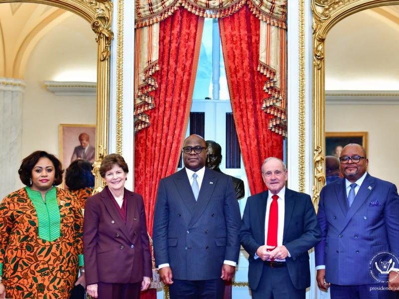 Le chef de l’État Tshisekedi accompagné du président de l’Assemblée nationale Aimé Boji avec quelques membres du Sénat américain