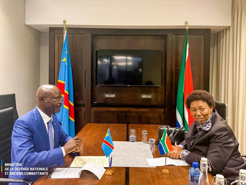 Guy Kabombo et Angie Motshekga conviennent de réviser l’accord militaire de 2004 entre la RDC et l’Afrique du Sud