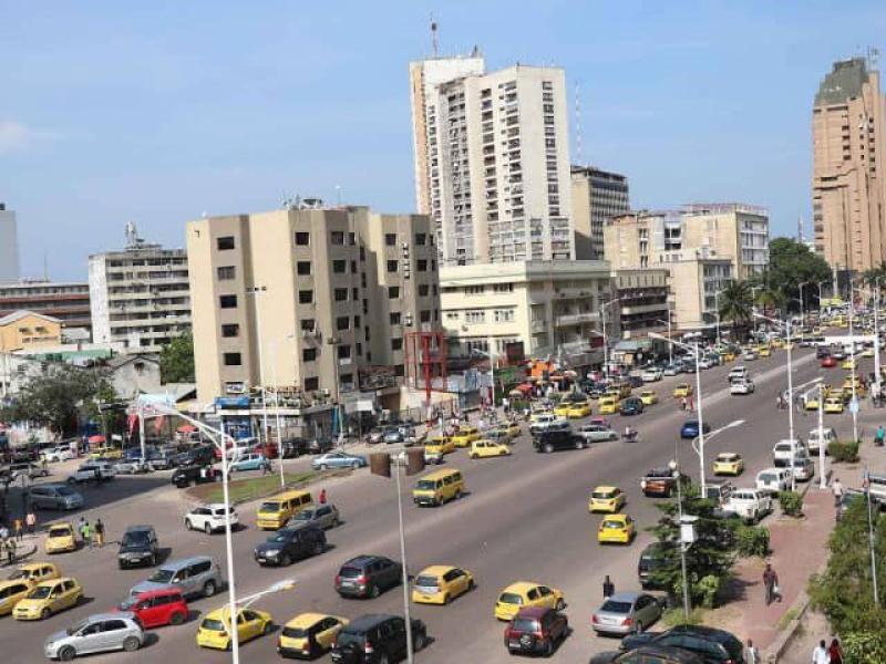 Vue panoramique du boulevard du 30 juin à Kinshasa
