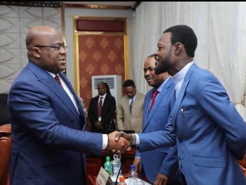 Moussa Mondo, vice-ministre des hydrocarbures et le chef de l’Etat, Félix Tshisekedi lors d’une réunion de conseil des ministres (Photo archives 2020)