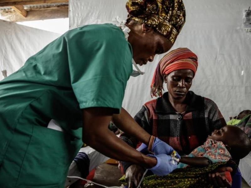 Une mère et son enfant dans le centre de traitement du choléra MSF [photo d'illustration]