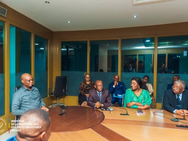 Le ministre de la santé publique en réunion de travail avec les mandataires des établissements de santé publique