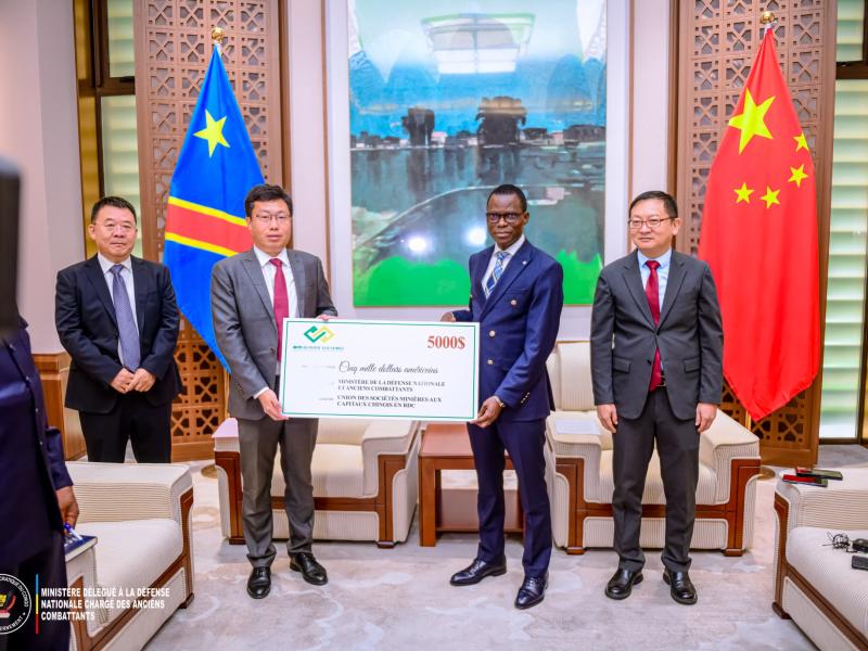 Le ministre délégué Eliezer Ntambwe Mposhi lors de la cérémonie de réception de deux chèques pour les anciens combattants de la RDC, à l'ambassade de Chine, jeudi 05 février 2026