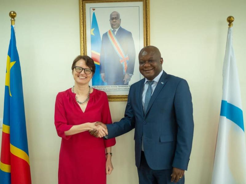 Le ministre des Congolais de l’étranger, Crispin Mbadu, et l’ambassadrice du Royaume-Uni en RDC, Alyson King [photo d'illustration]