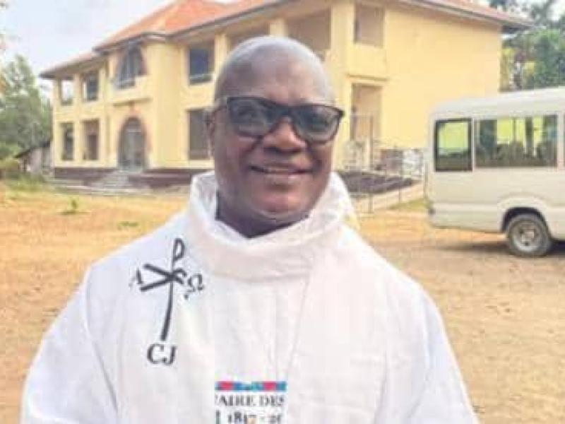 Père Georges Léon Pierre MINGA MIKOBI, Curé de la Paroisse Saint Louis de Gonzague de Kimbanseke [Photo d'illustration ]