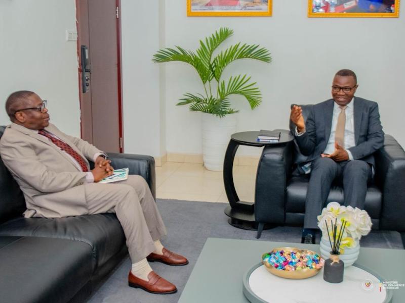 Eugène Manga Manga, nouveau Secrétaire Général au Commerce extérieur, reçoit les orientations du ministre Julien Paluku Kahongya