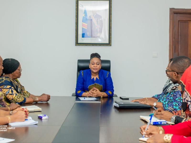 La ministre Micheline Ombae avec les organisations féminines [photo d'illustration]