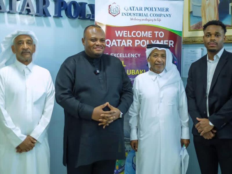 Le Gouverneur de la ville de Kinshasa Daniel Bumba et les représentants de l'entreprise Qatar Polymer [photo d'illustration]