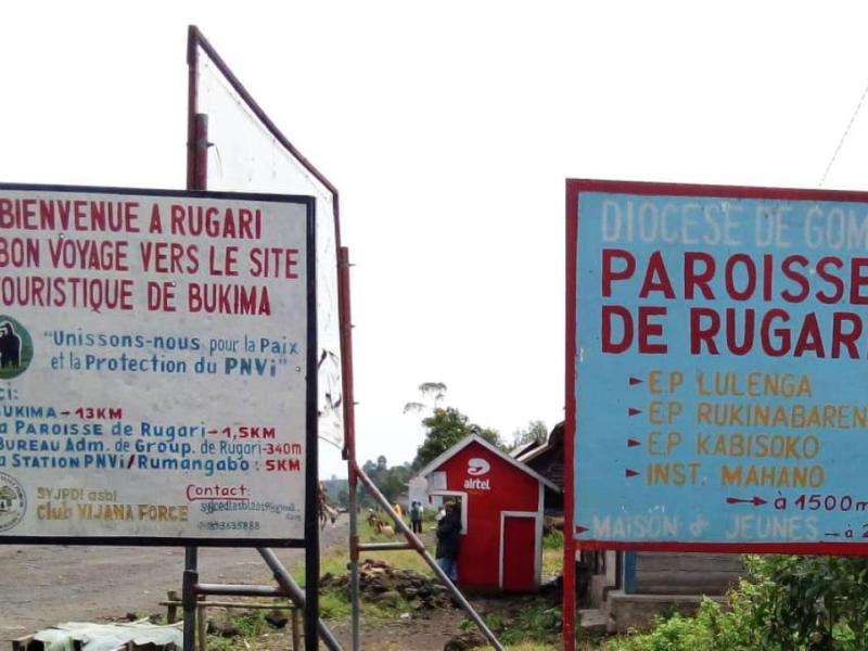 Une vue de l'entrée de la Paroisse Catholique Notre Dame de Rosaire de Rugari [ Photo Opinion-info.cd ]