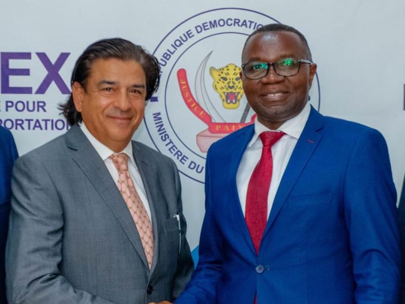 Le ministre Julien paluku et le CEO Iqbal Meer Sharma [photo d'illustration]