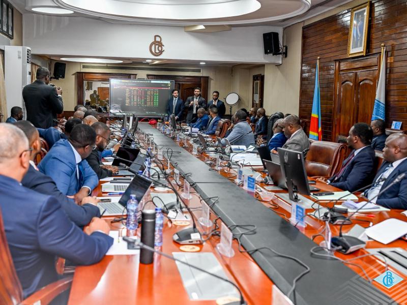 André Wameso réunit les représentants de Bloomberg UK et des banques commerciales pour le lancement de la phase bêta de l’application Bloomberg FXGO DRC.