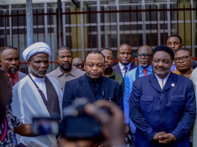 L’archevêque Dodo Kamba devant la presse après une audience chez Joseph Olengankoy,  président du CNSA