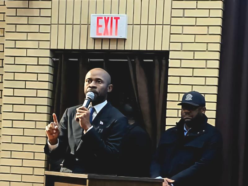 Le ministre Patrick Muyaya, lors d’une conférence scientifique consacrée au conflit dans l’est de la RDC, à l’université Saint-Paul d’Ottawa