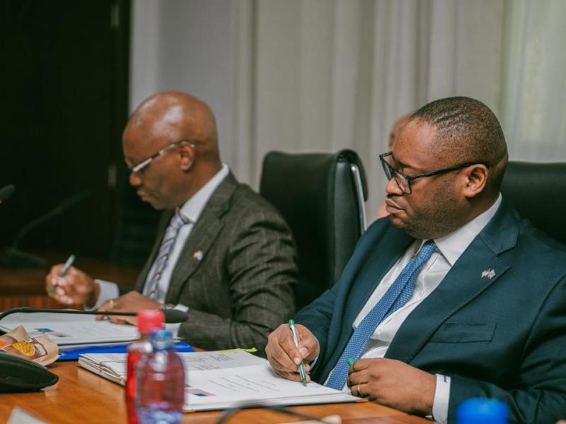 Le ministre Doudou Fwamba Likunde, lors de la signature de l’Accord sanitaire entre la RDC et les États-Unis