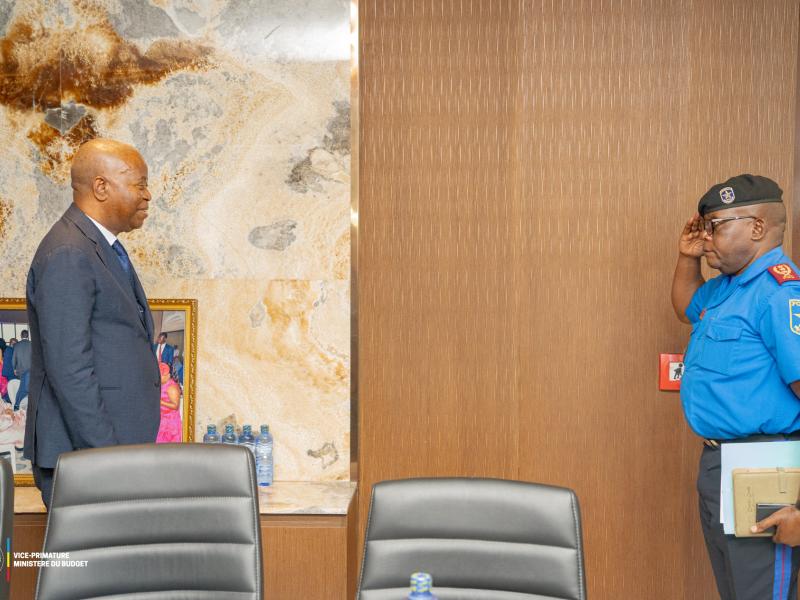 Le VPM Muzito reçoit le Commissaire général Benjamin Alongaboni, numéro de la PNC à Kinshasa