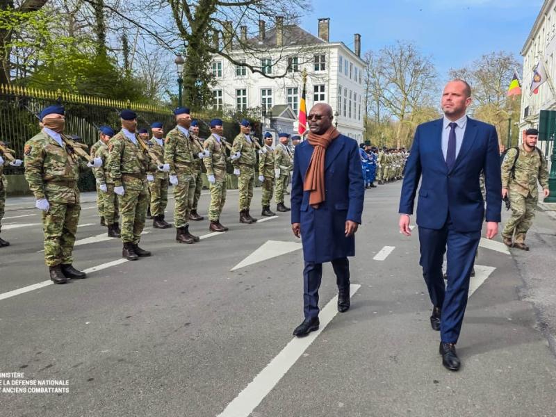 Le VPM Guy Kabombo Muadiamvita reçu avec honneurs militaires par son homologue belge Theo Francken
