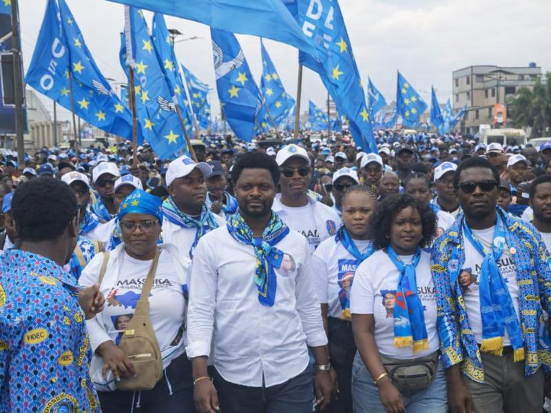 Mardochée Nsele, président de la FIDEC, accompagné de ses sympathisants [photo d’illustration]