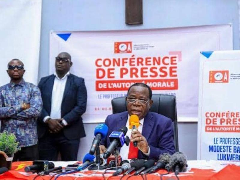 Le sénateur Modeste Bahati Lukwebo, aussi président national de l’AFDC-A, lors d’une conférence de presse à Kinshasa
