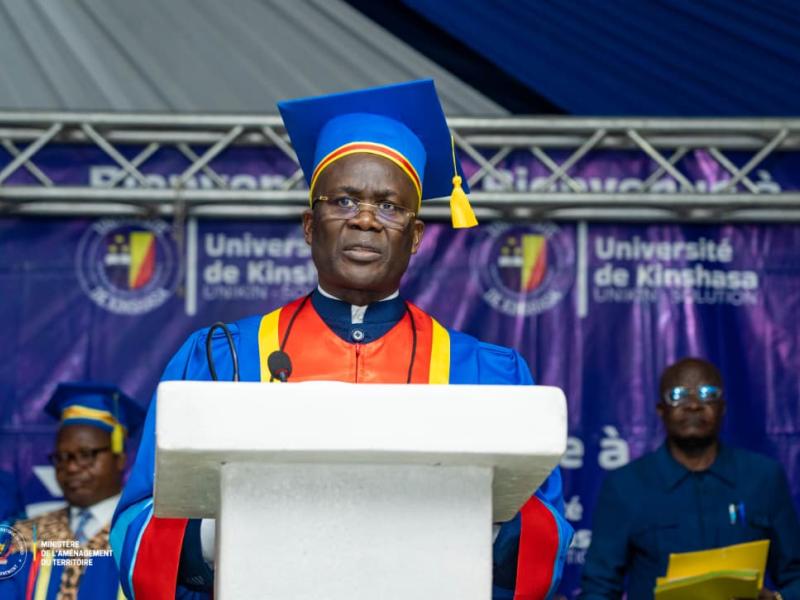 Le ministre Jean-Lucien Bussa