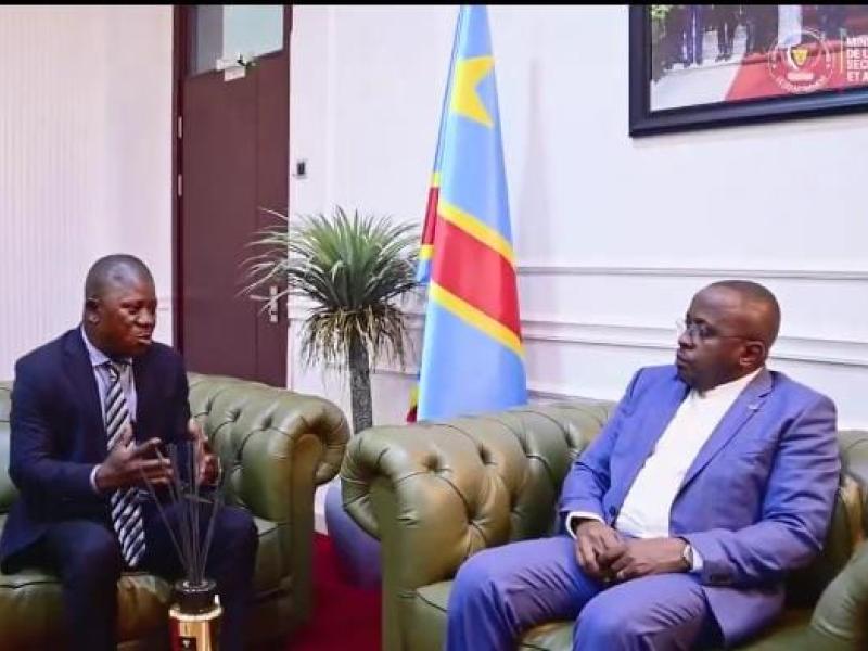 Le VPM en charge de l'Intérieur Jacquemain Shabani Lukoo et le maire de la ville de Gemena dans la province Sud-Ubangi