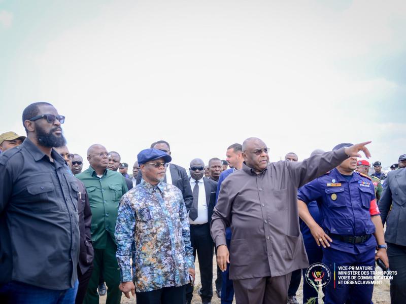 Le VPM Bemba à la tête d’une grande délégation pour évaluer l’état d’avancement des travaux de déblaiement entrepris pour la réhabilitation du chenal de Kingabwa