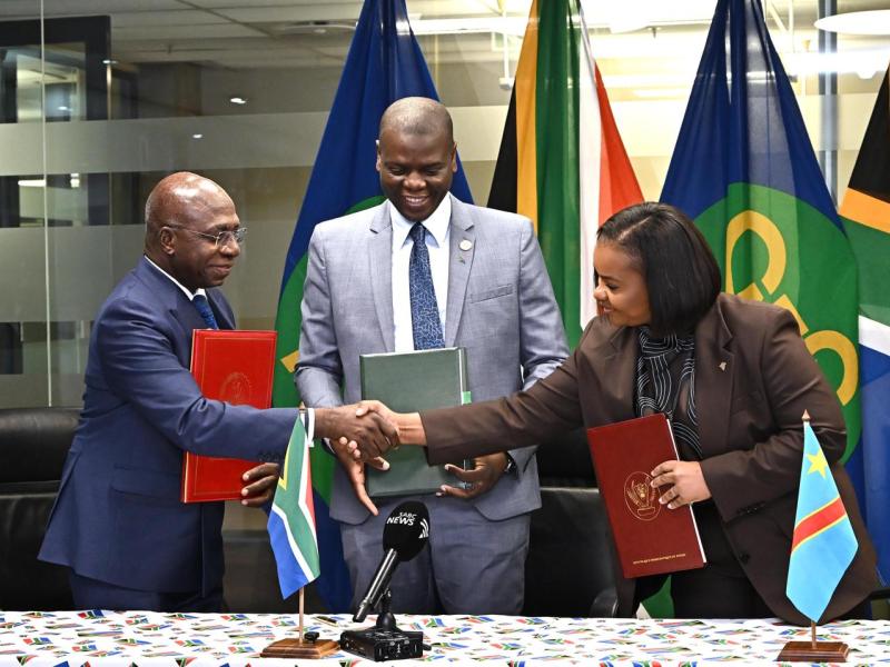 La vice-ministre des Affaires étrangères, Noëlla Ayeganagato, et ses homologues l'angolais, Téte António et le sud-africain Ronald O. Lamola. [Photo d’illustration]