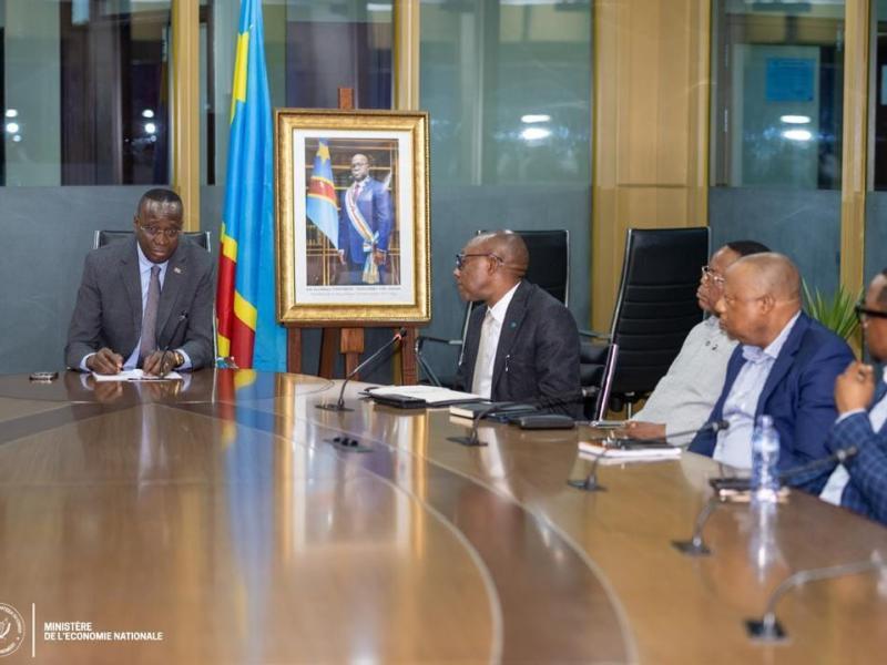 Le ministre de l'Économie nationale, Daniel Mukoko Samba lors de la réunion avec le CSPPP.