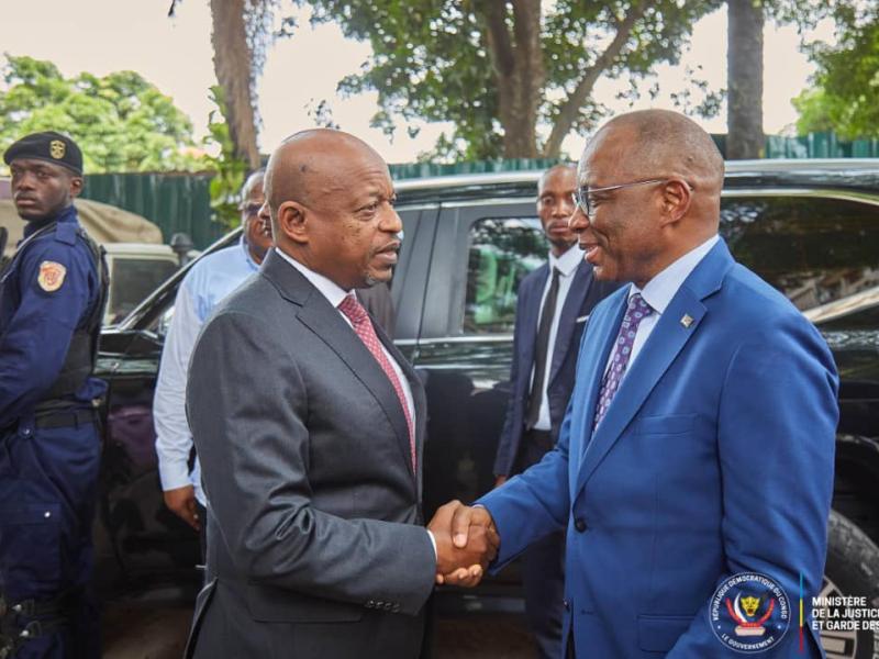 Le ministre d'État, ministre de la justice et garde des sceaux Guillaume Ngefa et celui de l'urbanisme et habitat Alexis Gisaro