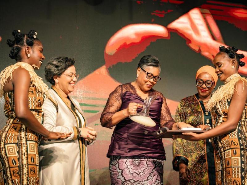 La Première Ministre, Judith Suminwa Tuluka, lors de la présentation de l'ouvrage "La culture sauve un peuple" de Myoto Liyolo