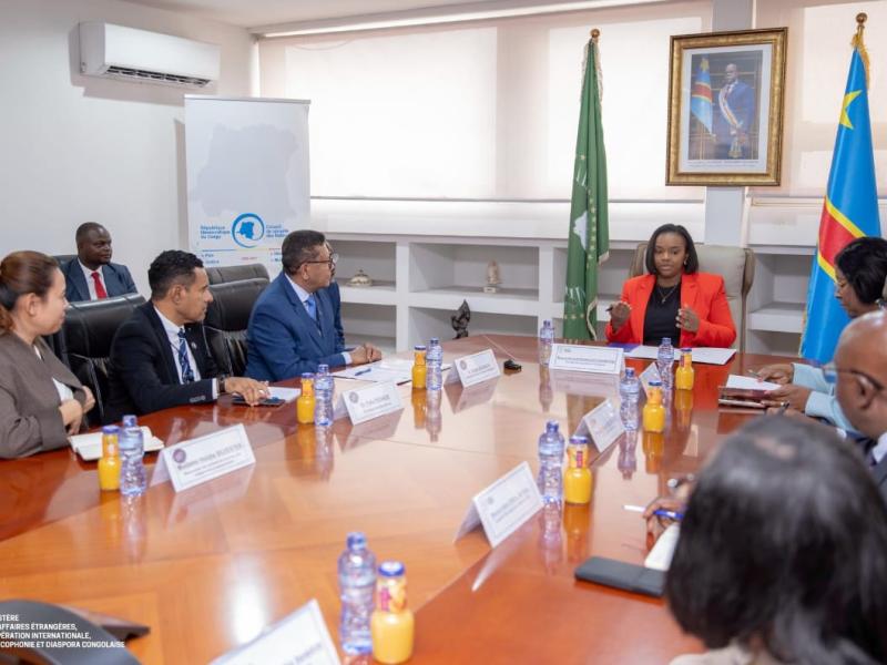 La Vice-Ministre des Affaires étrangères, Noëlla Ayeganagato, et la délégation du G7+ [photo d'illustration]